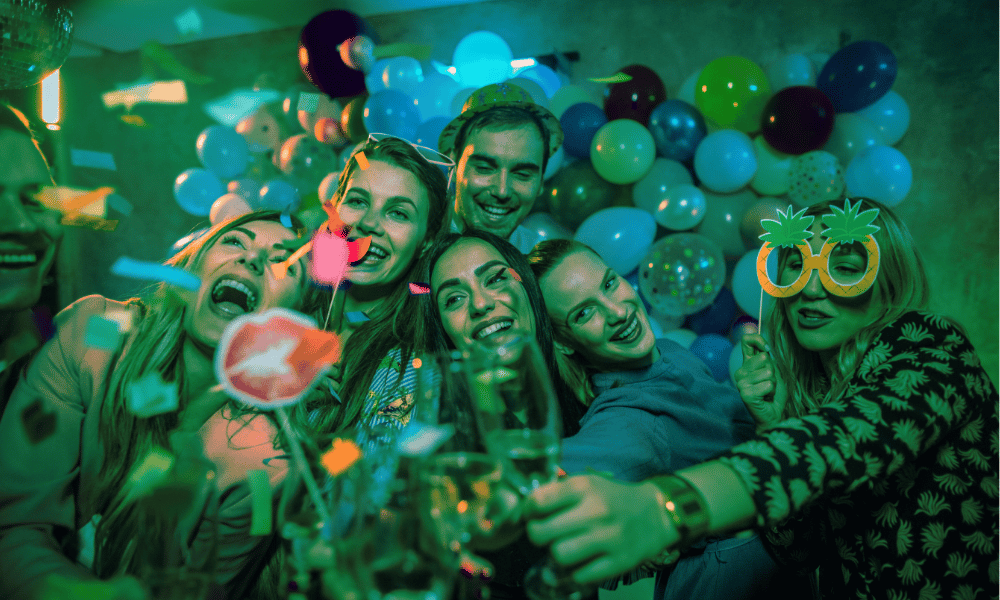 Słowniczek: Słownik pojęć festiwalowych – Co to jest „early bird”, „B2B” i „clashfinder”?